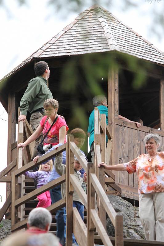 Dřevěný altán na Mariině skále u jihoplzeňského Milínova