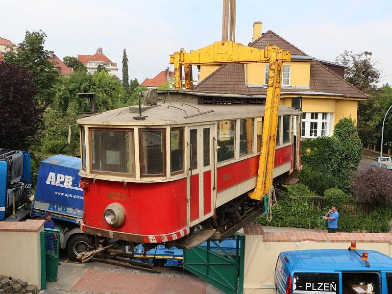 Plzeňské městské dopravní podniky získaly historickou tramvaj Ringhoffer