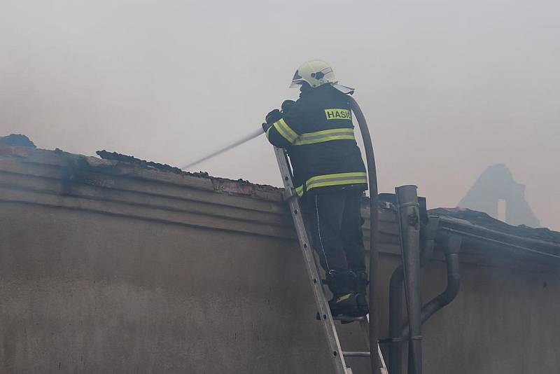 Požár restaurace v Bezvěrově na severním Plzeňsku