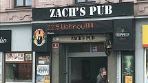 Zach´s pub je kulturním podnikem. Naplánováno už má několik koncertů. Konat se budou na dvorku podniku.