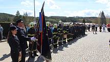 Hasiči v Kamýku nad Vltavou slavnostně křtili nový zásahový vůz.