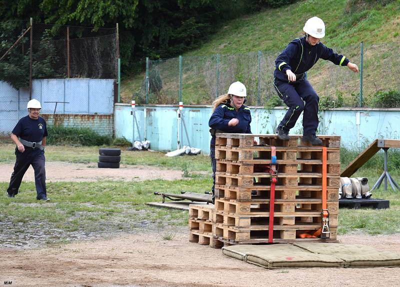 O tři putovní trofeje se zápolilo ve třech kategoriích: družstva dětí, žen a mužů. Kromě zástupců 7. okrsku z Jinec, Čenkova, Ohrazenice a Křešína přijeli i hosté z Kardavce, Hluboše, Hostomic, Jánské a Dobříše.