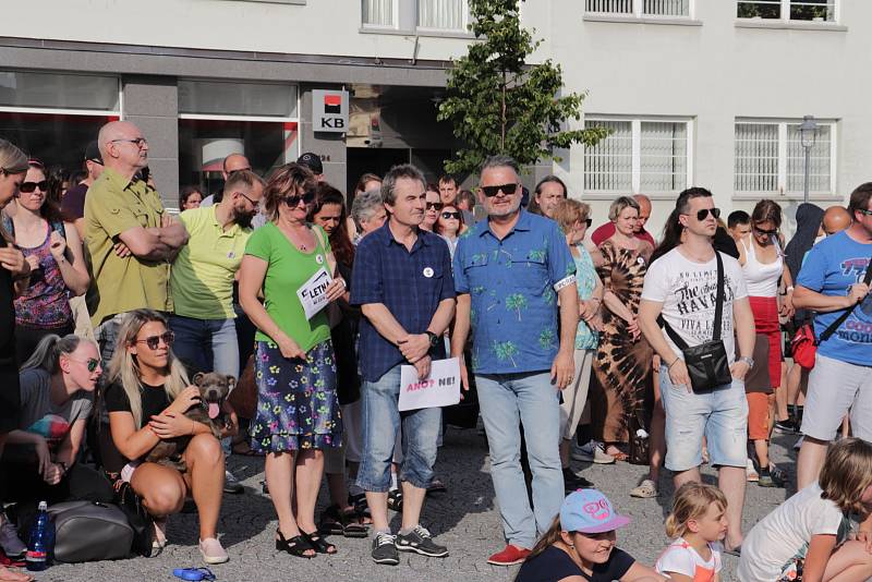 V Příbrami se už potřetí demonstrovalo proti výměně na pozici ministra spravedlnosti i proti premiérovi Andreji Babišovi. Tentokrát demonstranty podpořil i herec Pavel Nový.