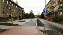 Přestavba ulice Bratří Čapků a okolních dvorů vyšla přibližně na třináct milionů korun.