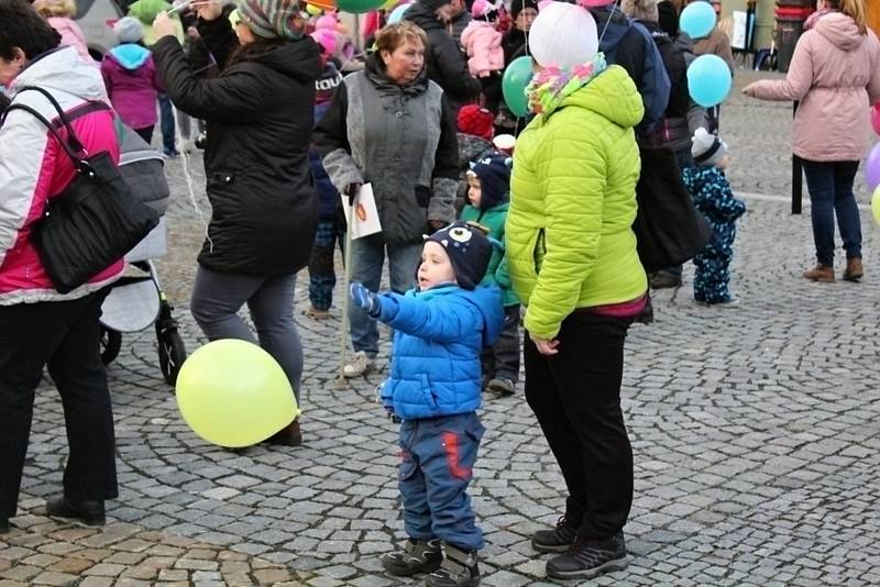 K nebi se nakonec vzneslo 197 balónků.