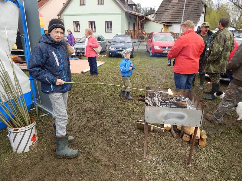 Poslední dubnový víkend pořádali rožmitálští rybáři závody pro dospělé i děti a také dětský den.