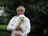 Pavel Mašek z Kozičína se svým psem Endym.