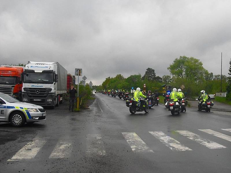 Okolo 40 milovníků motorek zahájilo společně s policií letošní sezónu akcí věnovanou bezpečnosti.