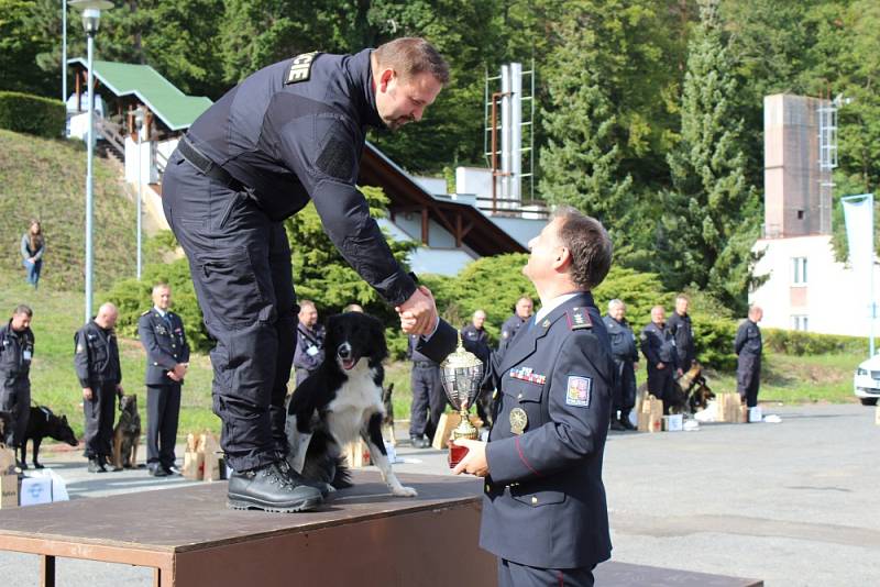 Od úterý do čtvrtka předváděli policejní psovodi svůj um, ve čtvrtek odpoledne následovalo slavnostní vyhlášení výsledků za přítomnosti ministra vnitra Jana Hamáčka.