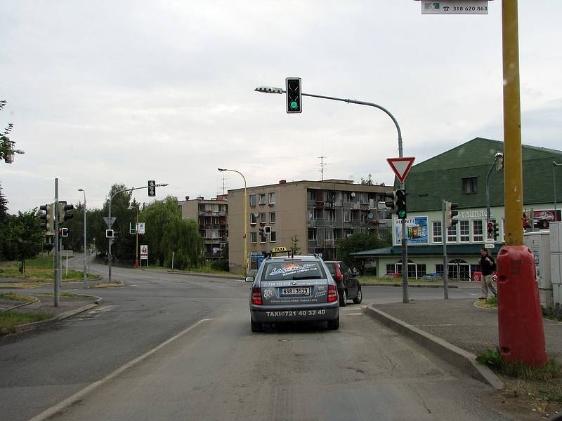 Řidiči pokladají za rizikovou křižovatku ulic Čechovské a Žežické