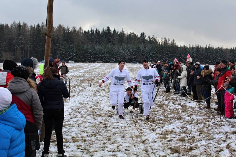 Necelé tři desítky posádek se v sobotu odpoledne postavily na start 38. ročníku populárního Zlatého nugetu Bečánova. Nejrychlejší posádka zvládla zhruba sedmikilometrovou trasu za necelou hodinu.