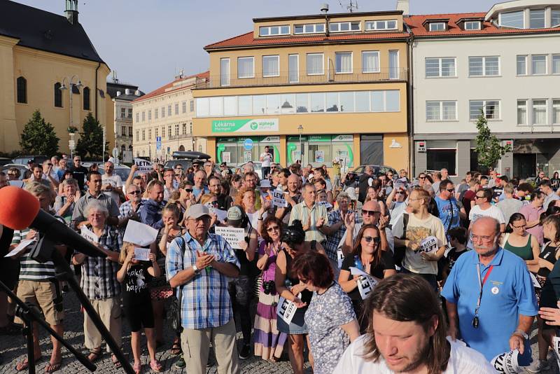 V Příbrami se už potřetí demonstrovalo proti výměně na pozici ministra spravedlnosti i proti premiérovi Andreji Babišovi. Tentokrát demonstranty podpořil i herec Pavel Nový.