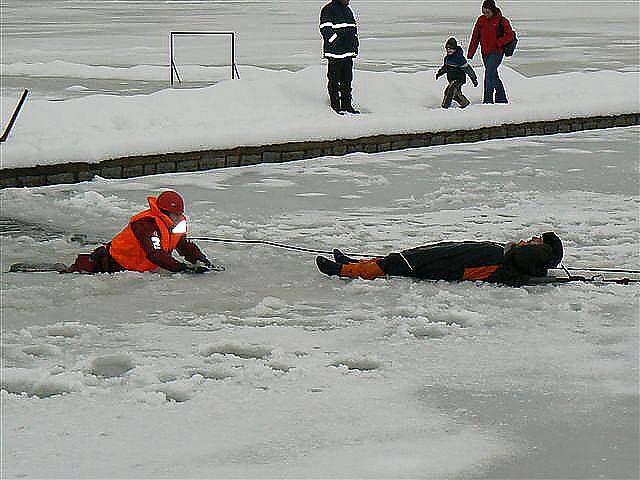 Záchrana tonoucího v Rožmitále.