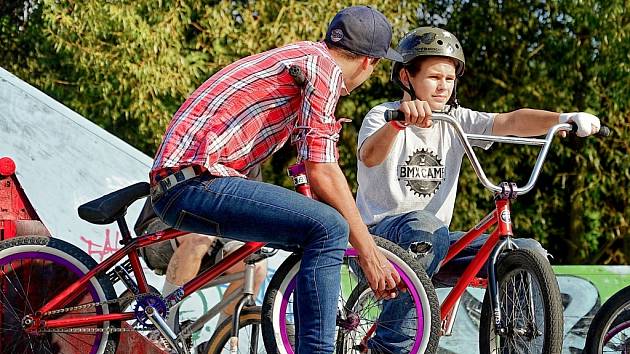 Jezdci ve skateparku opět předvedli dechberoucí triky. 