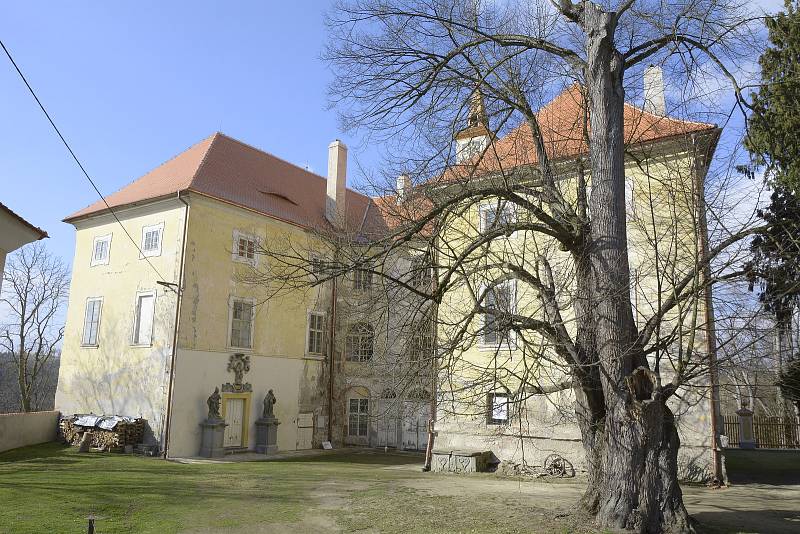 Útočiště pro ukrajinské uprchlíky na zámku Matěje Stropnického a Daniela Krejčíka.