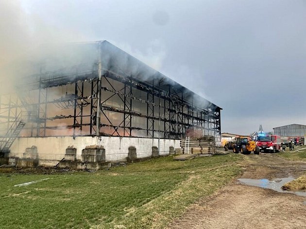 Na Příbramsku hořel velkokapacitní seník, škoda je šest milionů korun