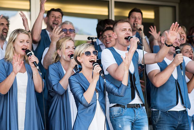 Marantha Gospel Choir přijel podpořit příbramskou nemocnici již poosmé. Stejně jako v minulých letech se vzdal nároku na honorář, a tak bylo celé vystoupení pro návštěvníky zdarma.