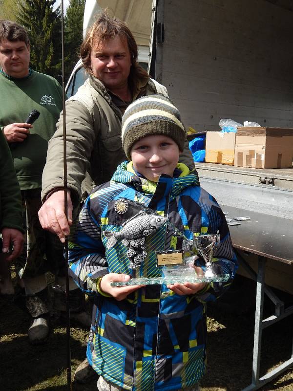 Poslední dubnový víkend pořádali rožmitálští rybáři závody pro dospělé i děti a také dětský den.