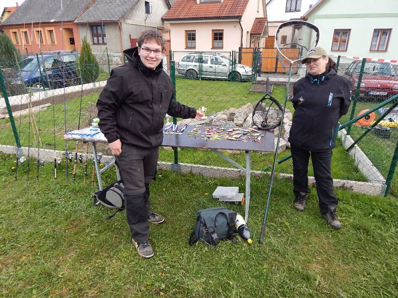 Poslední dubnový víkend pořádali rožmitálští rybáři závody pro dospělé i děti a také dětský den.