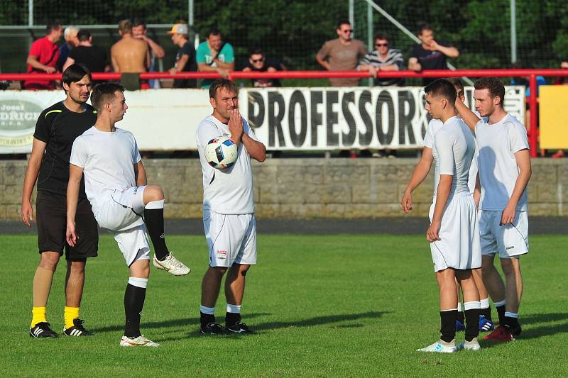 Stadion V Lipkách v Dobříši zažil ve středu v podvečer fotbalový svátek. K utkání 2. kola českého poháru MOL Cup sem přijel prvoligový tým Slovan Liberec.