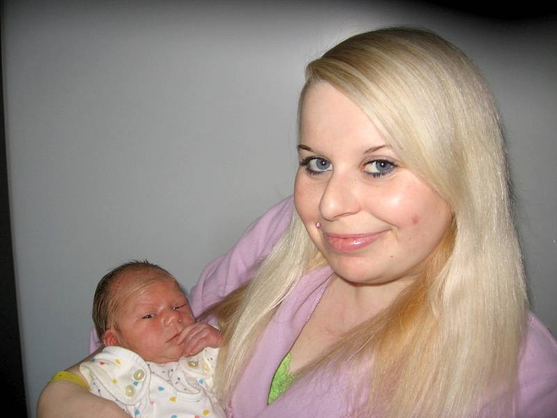 Od neděle 30. prosince mají maminka Veronika a tatínek Martin z Holšin radost ze svého prvního děťátka – dcerky Viktorie Vogeltanzové, která má z toho dne u jména zapsánu váhu 2,89 kg a míru 51 cm.