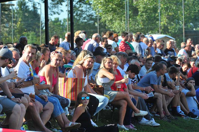 Stadion V Lipkách v Dobříši zažil ve středu v podvečer fotbalový svátek. K utkání 2. kola českého poháru MOL Cup sem přijel prvoligový tým Slovan Liberec.