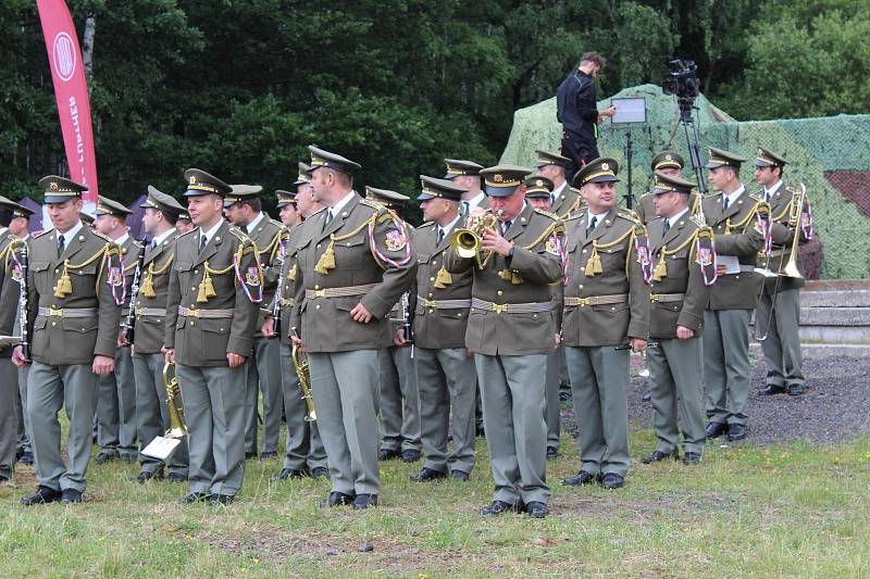 Na letošních Dnech pozemního vojska bylo tradiční defilé historické i současné techniky, akční ukázky i představení nové techniky.