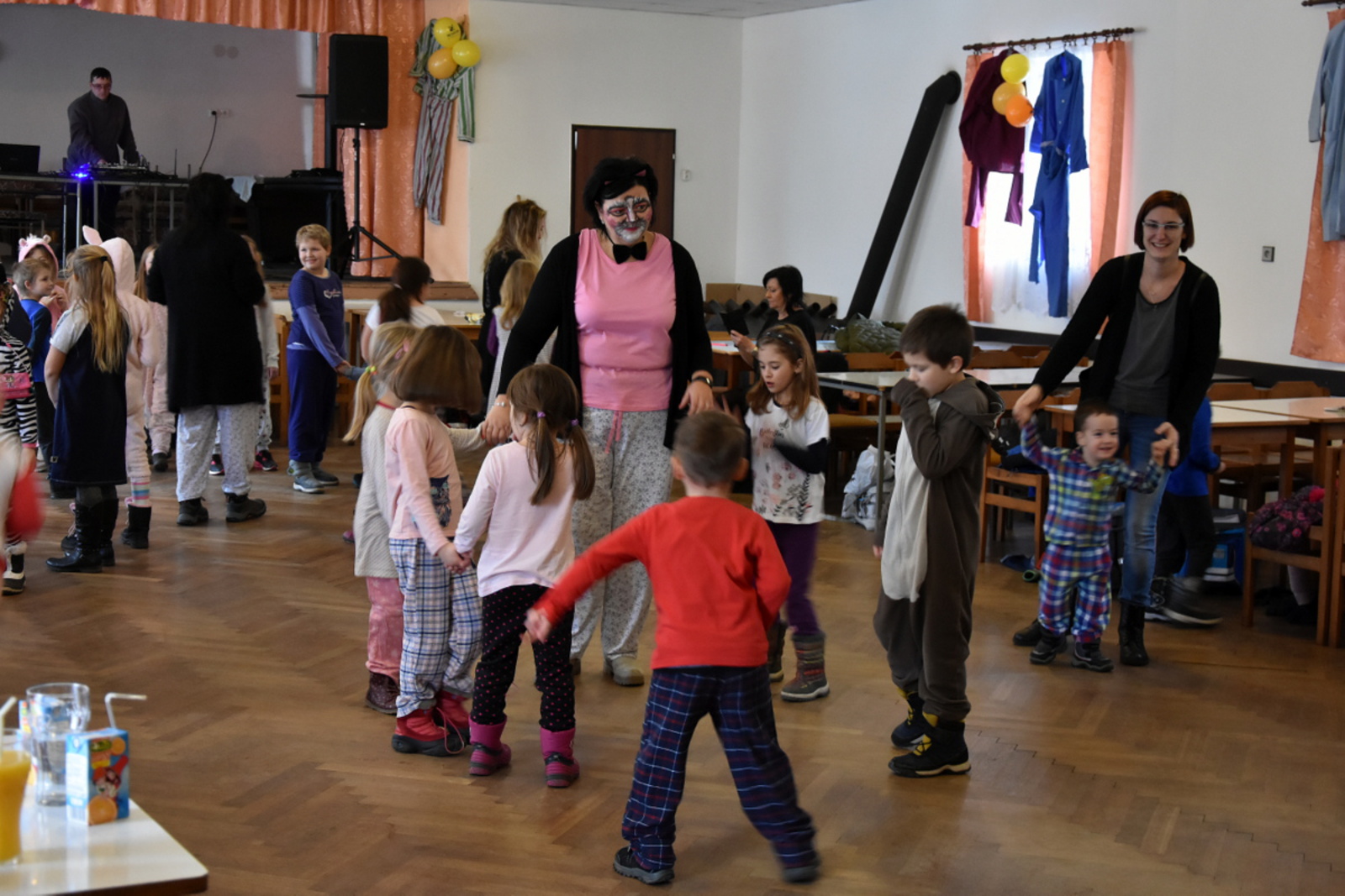 OBRAZEM: Dětský pyžamový ples byl plný energie a dovádění - Příbramský deník