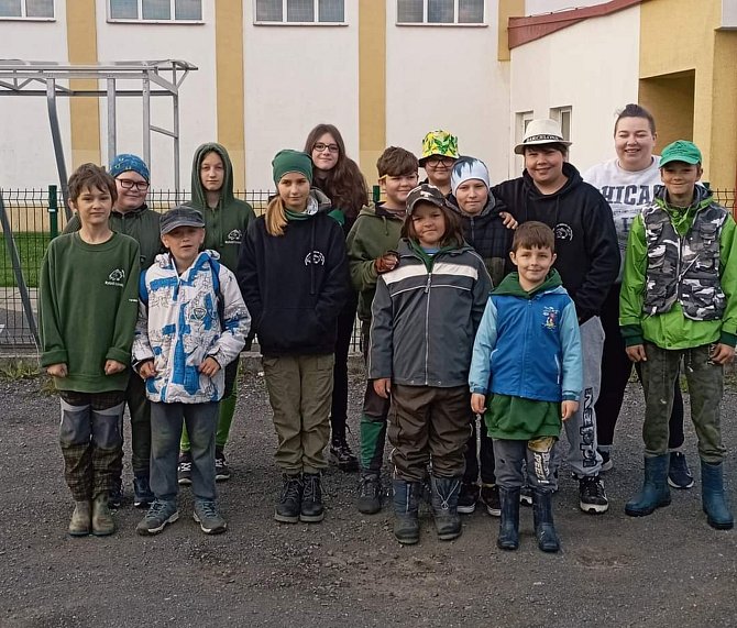 Dětských rybářských závodů v Březnici se zúčastnilo 15 dětí z Rybářského kroužku Rožmitál pod Třemšínem.