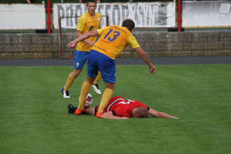 Z přípravného zápasu MFK Dobříš - SK Benešov 1:2.