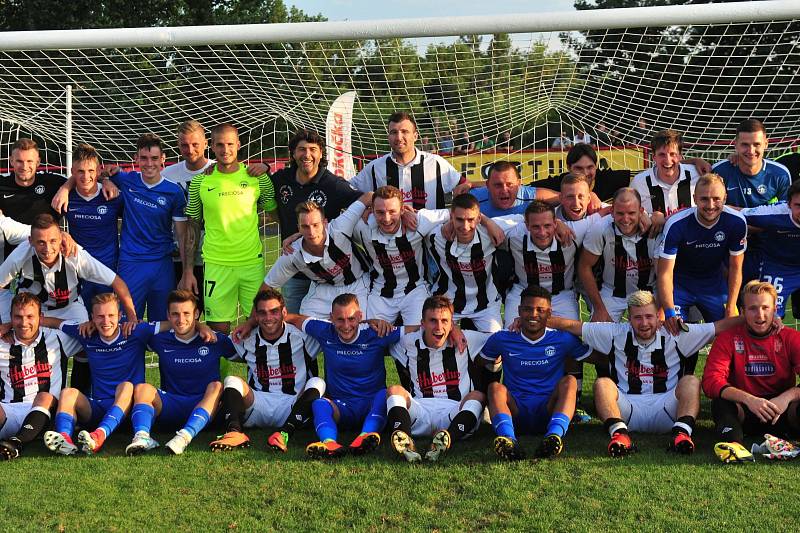 Stadion V Lipkách v Dobříši zažil ve středu v podvečer fotbalový svátek. K utkání 2. kola českého poháru MOL Cup sem přijel prvoligový tým Slovan Liberec.