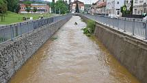 Stav na Příbramském potoce (nádrž Hořejší Obora) v 9 hodin 25. května.