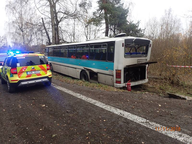 Na Příbramsku boural autobus s mladými fotbalisty