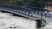 Kamýcký most při povodních v roce 2002