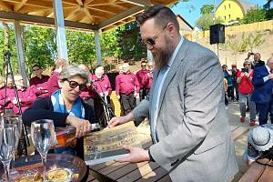 Park u Čekalíkovského rybníka byl otevřen za účasti zástupců italského města Valle di Ledro.