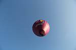 Seskočit v tandemu z horkovzdušného balonu není právě běžné.