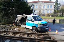 Na železničním přejezdu v Čenkově na Příbramsku se srazila 4. dubna 2019 sanitka s osobním vlakem.