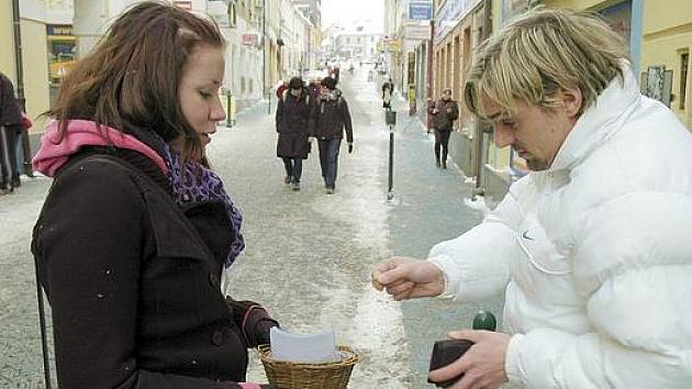 Příbramáci kupovali výrobky v rámci sbírky na podporu duševně a zrakově postiženým lidem