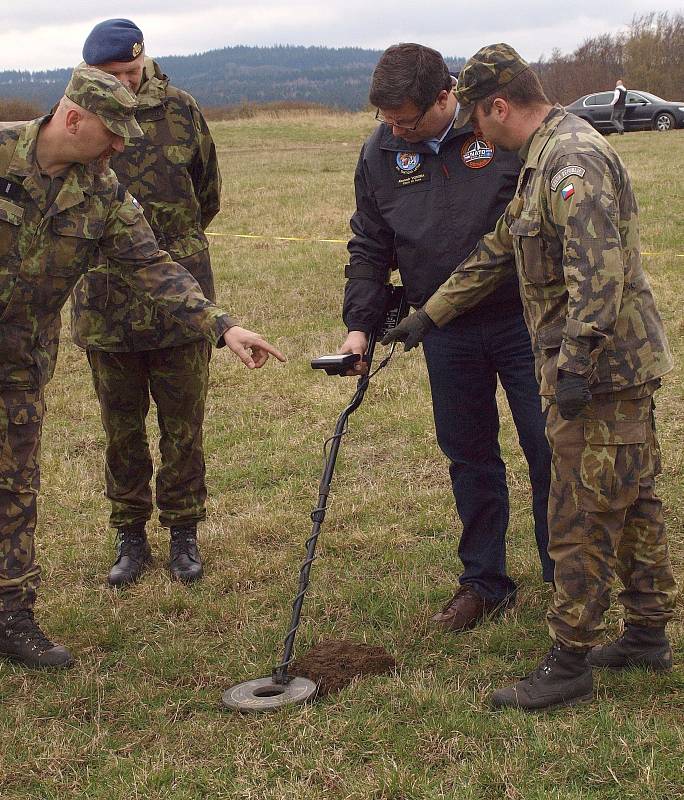 Pyrotechnici začali v dubnu čistit od munice Kolvín v Brdech.