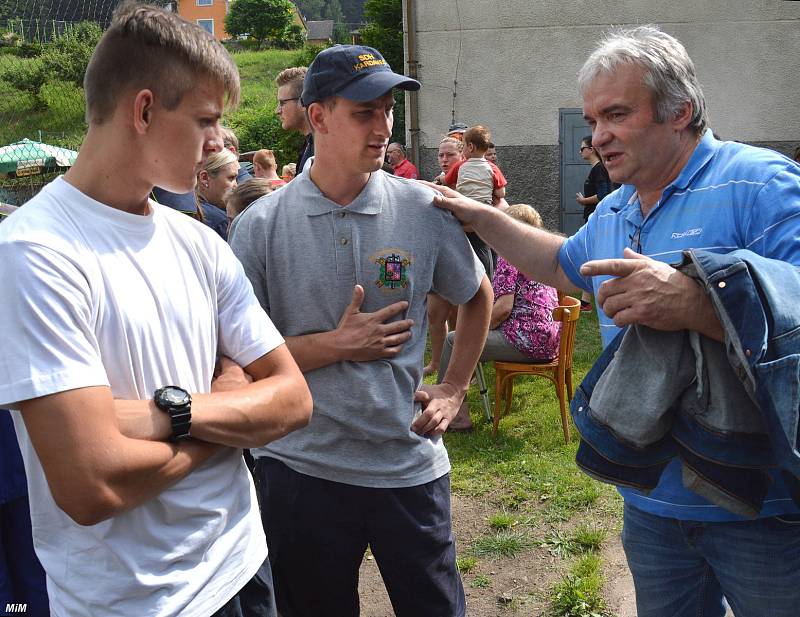 O tři putovní trofeje se zápolilo ve třech kategoriích: družstva dětí, žen a mužů. Kromě zástupců 7. okrsku z Jinec, Čenkova, Ohrazenice a Křešína přijeli i hosté z Kardavce, Hluboše, Hostomic, Jánské a Dobříše.