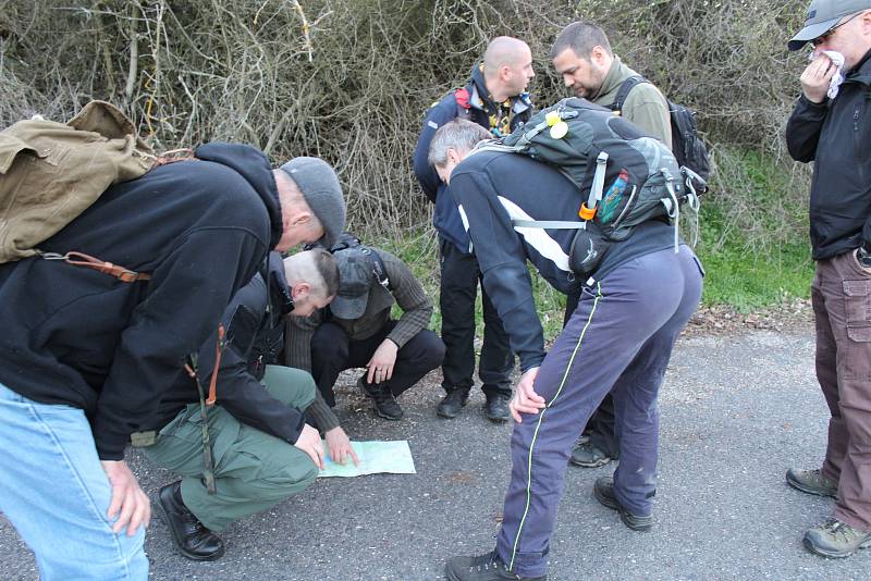 Noční pochod po stopách výsadku partyzánů z výsadku CHALK přilákal policisty, vojáky, hasiče a další účastníky z celé České republiky.