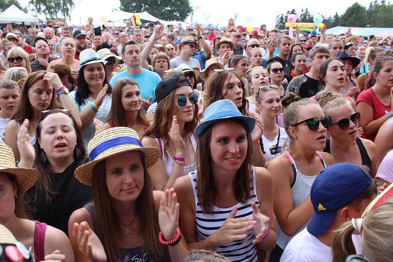 Letní festival v příjemném prostředí, přímo na pláži, byl v tropickém počasí volbou několika tisíců návštěvníků.