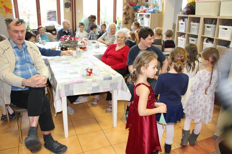 Potěšit svým vystoupením přišly v adventním čase děti z MŠ Kličkova vila klienty denního stacionáře Farní charity Příbram.