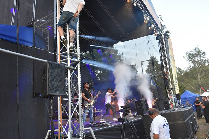 Letní festival v příjemném prostředí, přímo na pláži, byl v tropickém počasí volbou několika tisíců návštěvníků. Foto: Ondřej Navrátil