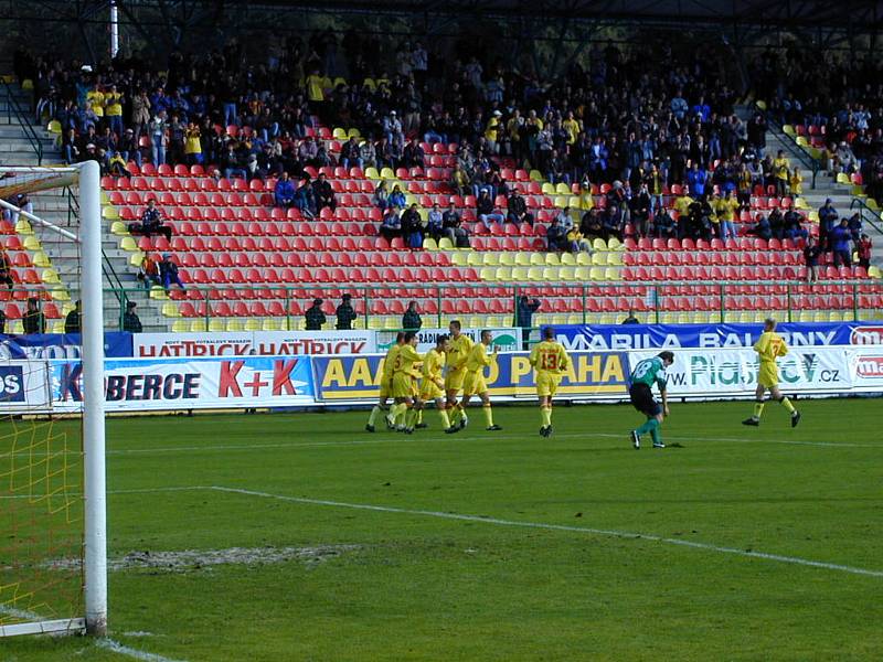 Utkání Poháru UEFA Marila Příbram  Sedan z roku 2001.