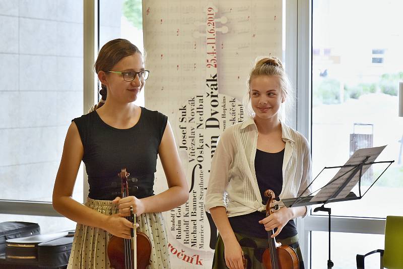 Koncert na hlavní recepci v Oblastní nemocnici v Příbrami v rámci Hudebního festivalu Antonína Dvořáka.