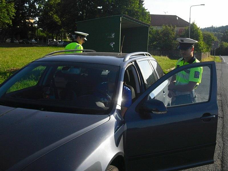 S plánovaným odjezdem lidí na dovolené a prázdniny bude i více policistů na silnicích Příbramska.