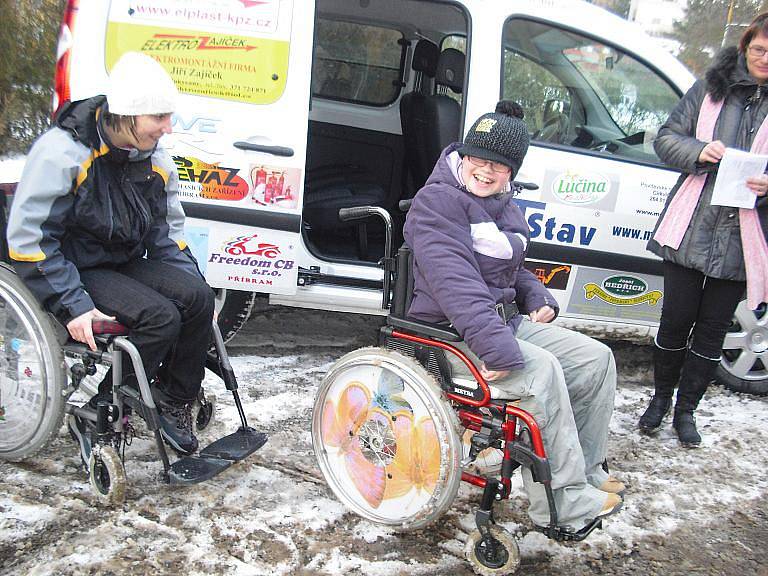 Alka v Příbrami dostala pro klienty auto.