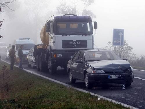 Kvůli nehodě na strakonické se tvořily v obou směrech několikakilometrové kolony