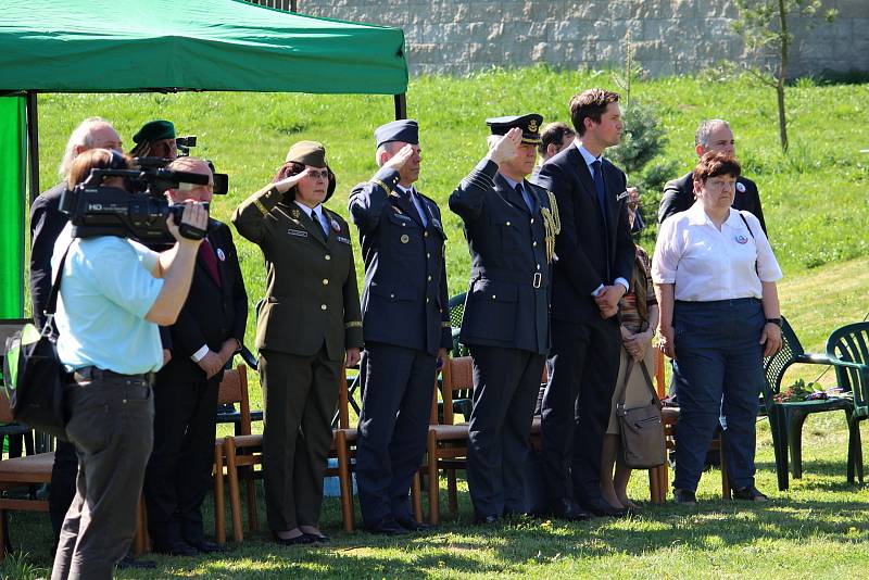 Na Sedlčansku si o víkendu připomněli osobnost prvního velitele československé bombardovací peruti ve Velké Británii za 2. světové války generála Karla Mareše i posádku sestřeleného amerického bombardéru.